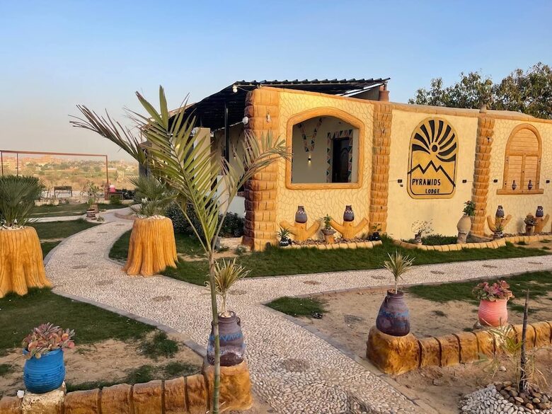 Bed & Breakfast Camp Pyramids View Hotel