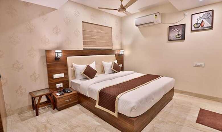 Fabhotel Prime Candle Wood