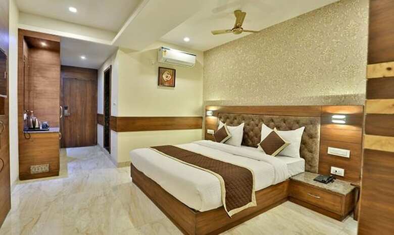 Fabhotel Prime Candle Wood