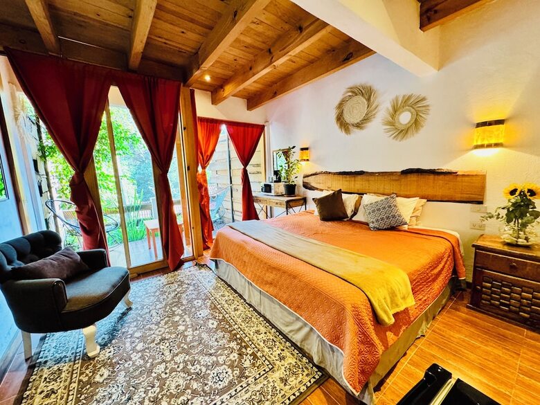 Encino House Hotel Boutique