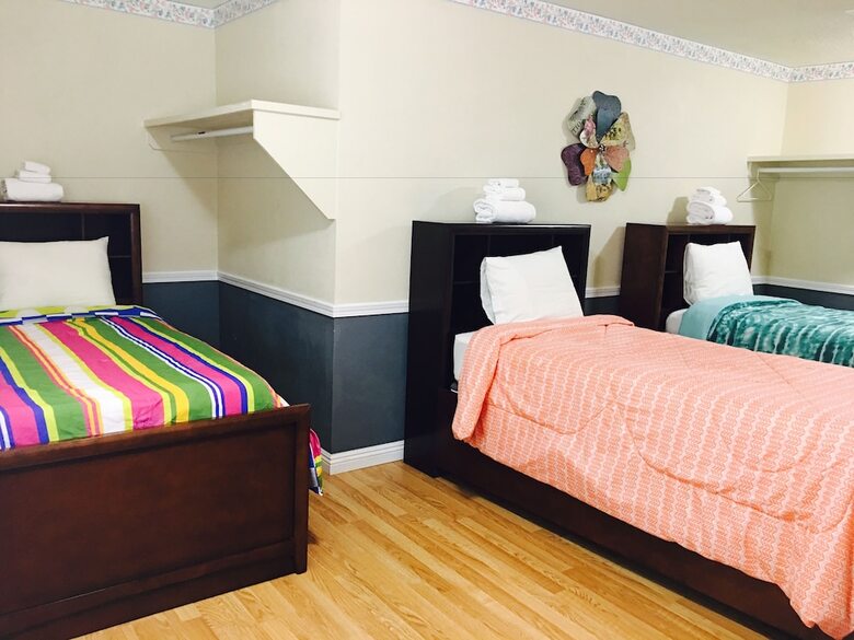 Motel Traveler's Bed & Breakfast Hostel