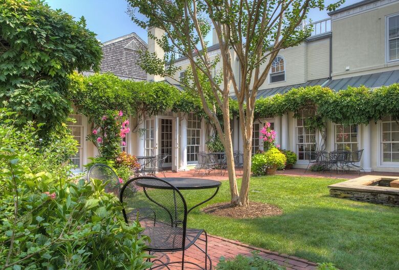 Bed & Breakfast Francis Malbone House Inn