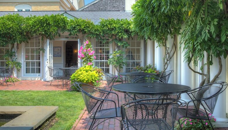 Bed & Breakfast Francis Malbone House Inn
