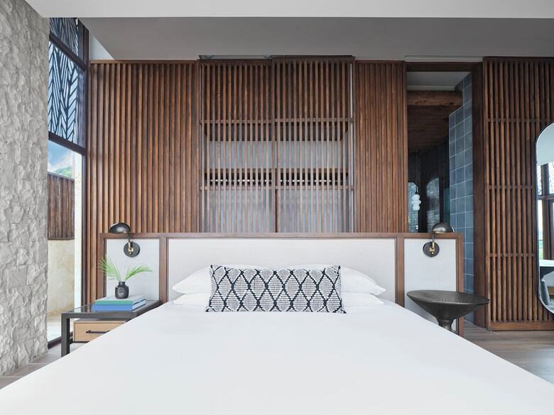 Kimpton Grand Roatan Resort And Spa By Ihg