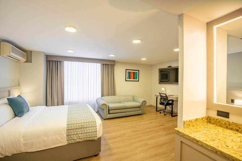 Hotel La Quinta By Wyndham Quito
