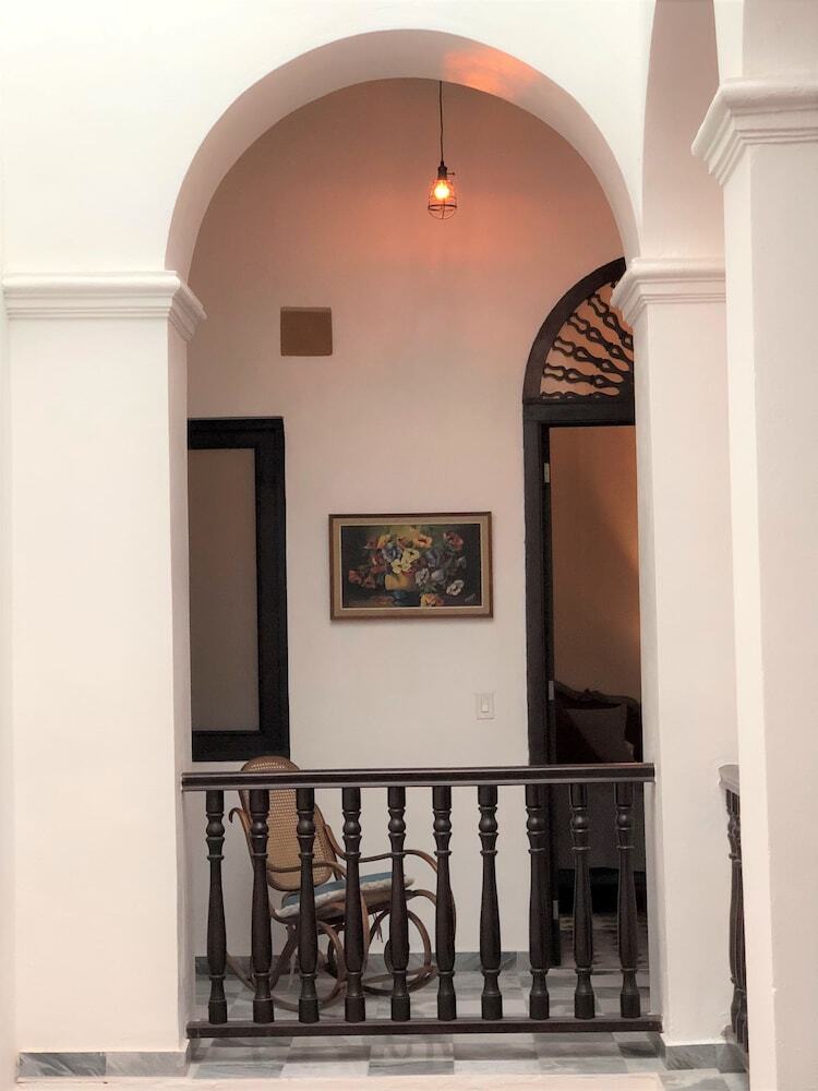 Hotel 352 Guest House