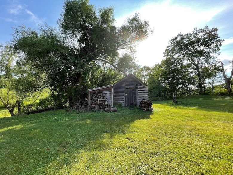Bed & Breakfast 1735 Stone Farmhouse