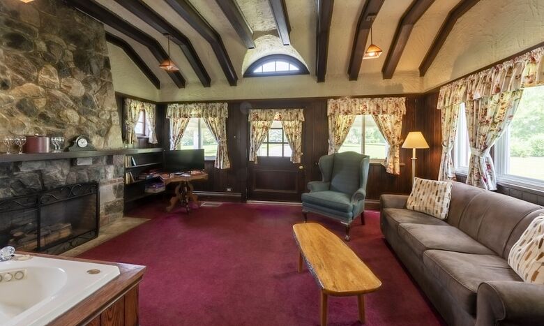 Hotel White Springs Manor A Belhurst Property