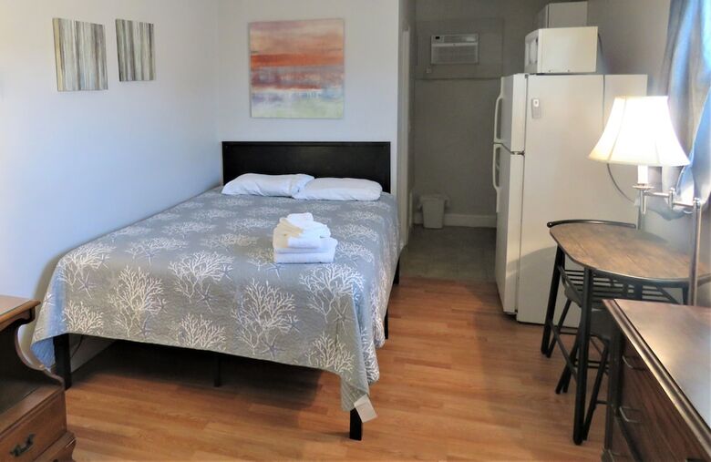 Hotel Breakers By The Sea