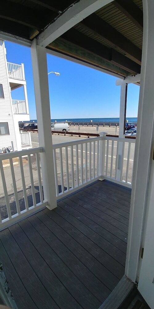 Hotel Breakers By The Sea