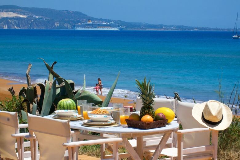 Grand Blue Beach Apartments & Suites