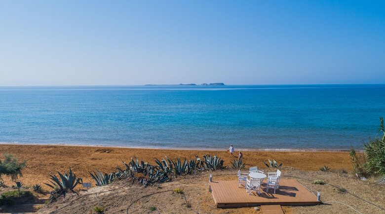 Grand Blue Beach Apartments & Suites