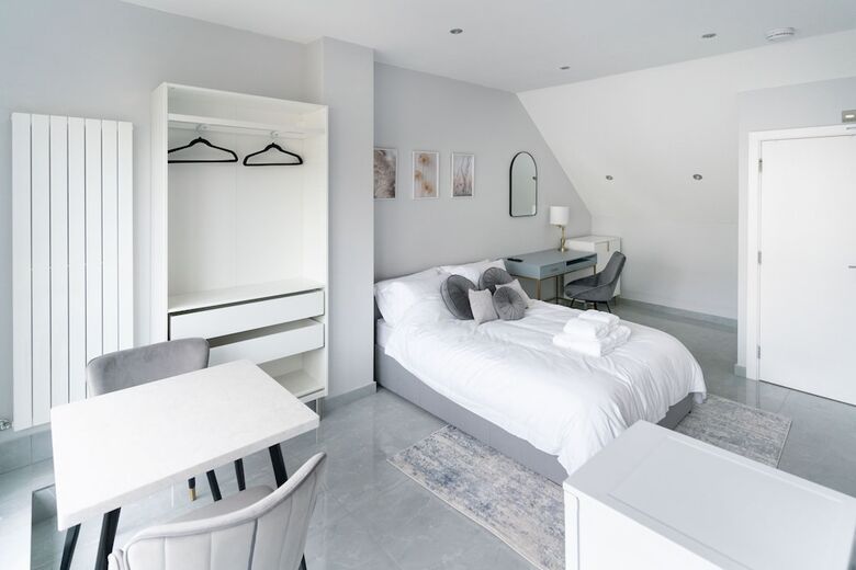Luxury 5bd Guesthouse