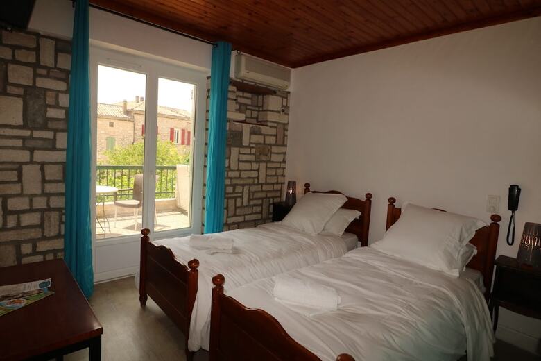 Hotel 30 Rte De Vallon Pont D Arc