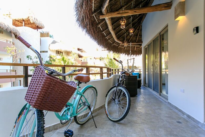 Apartamentos Condo Complex With An Alluring Pool & Tropical Vibes By Stella Rentals
