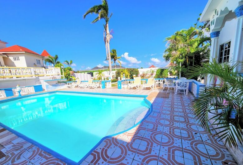 Bed & Breakfast 237 Bratton Ave