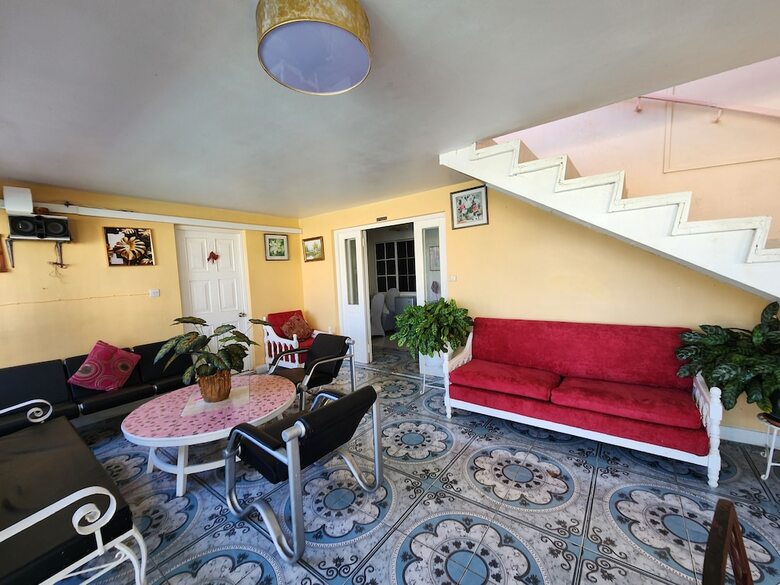 Bed & Breakfast 237 Bratton Ave