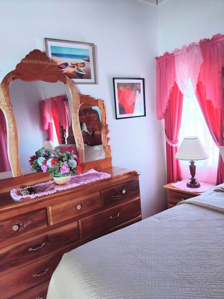 Bed & Breakfast 237 Bratton Ave