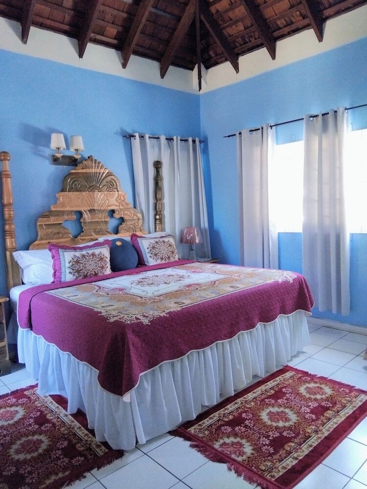 Bed & Breakfast 237 Bratton Ave
