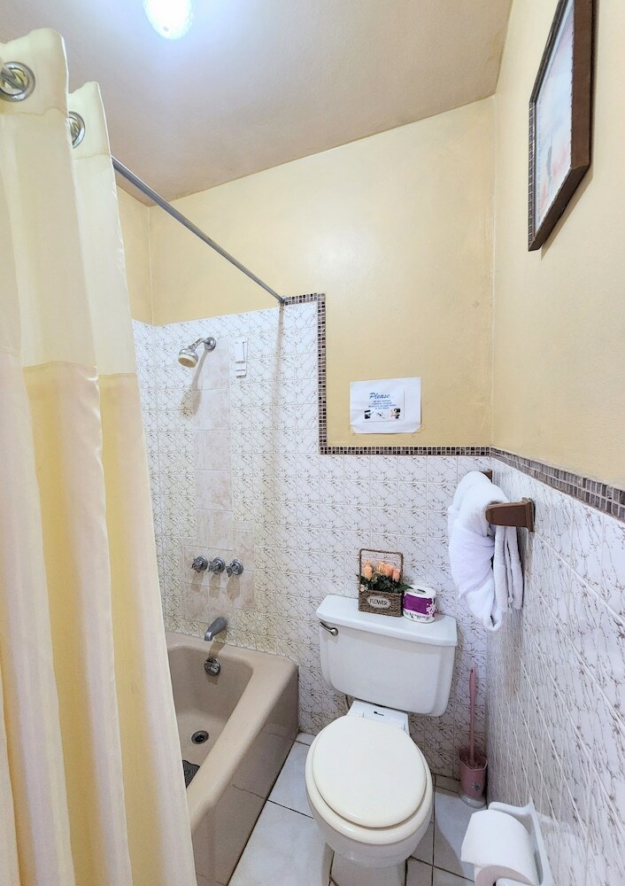 Bed & Breakfast 237 Bratton Ave