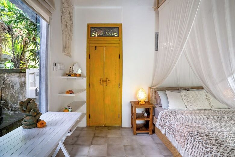 Bed & Breakfast 1111 Alchemy Space