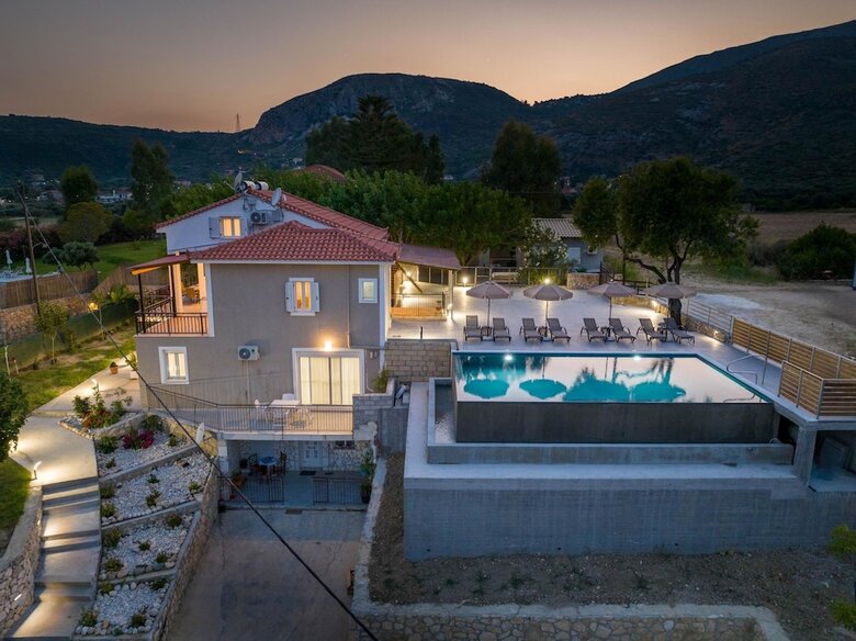 Iphigenia Apartments At Katelios