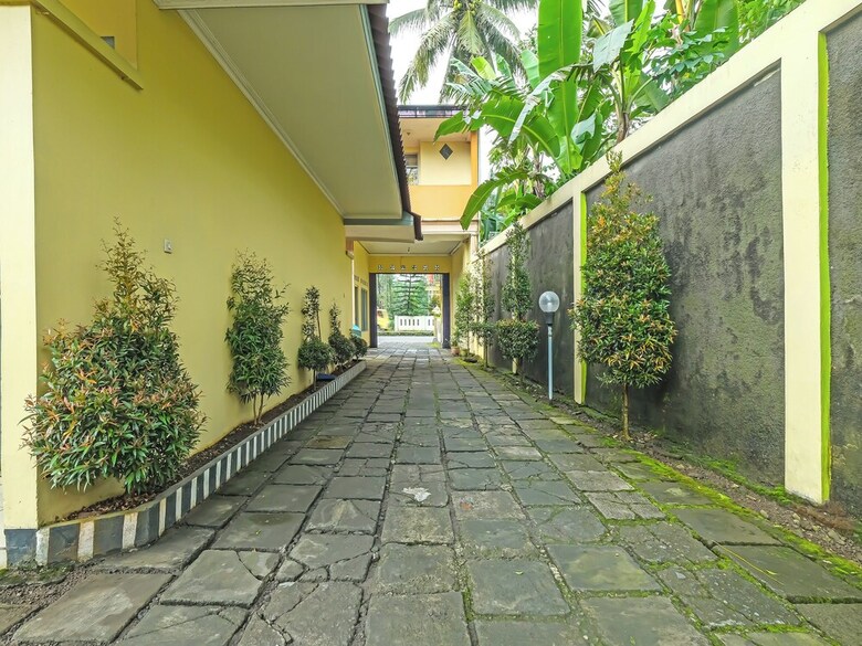 Oyo 92483 Hotel Kirana