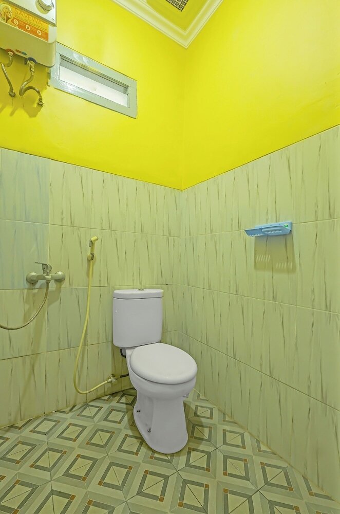 Oyo 92483 Hotel Kirana