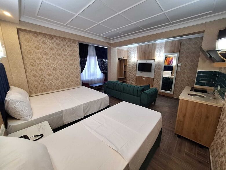 Hotel Lords Mansion