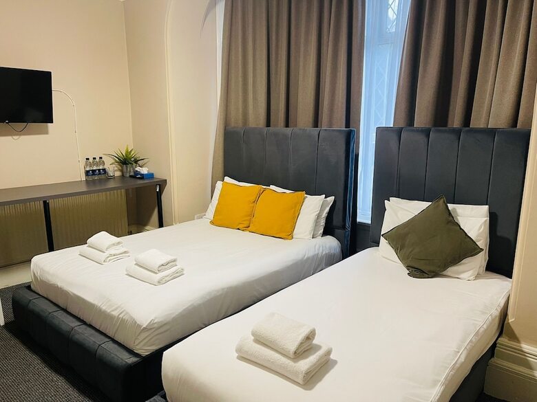 Woodford Hotel