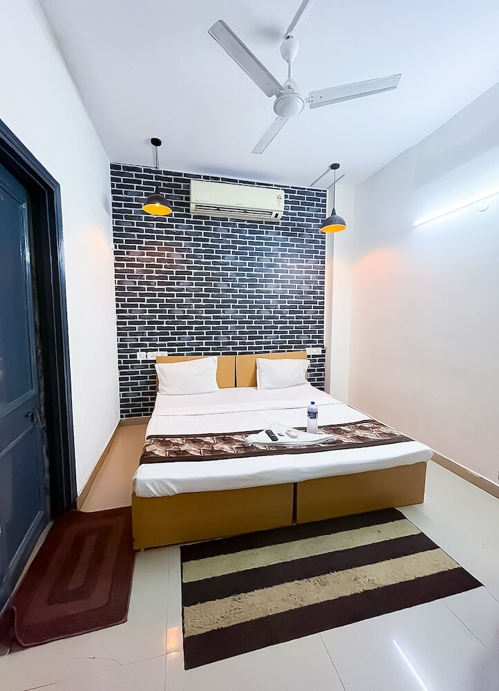 Hotel Roomshala 116 Krishna Villa
