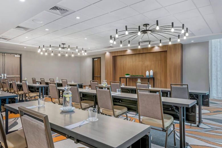 Cambria Hotel Austin Downtown