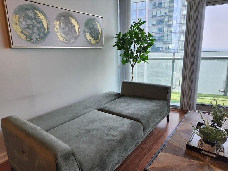 Hotel Ihost Suites Downtown Toronto