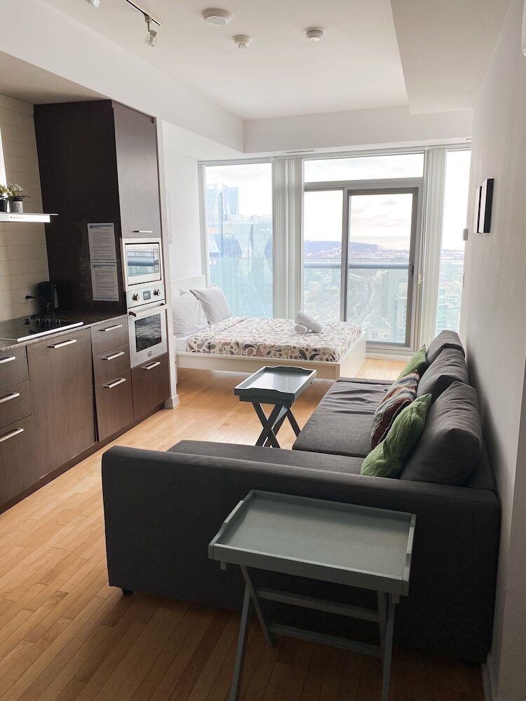 Hotel Ihost Suites Downtown Toronto