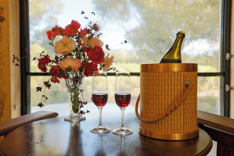 Bed & Breakfast Old Chaff Mill Retreat - - Luxury Vineyard Accommodation