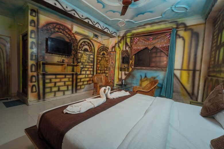 Orchid Hotel And Hostel