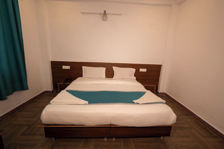 Orchid Hotel And Hostel