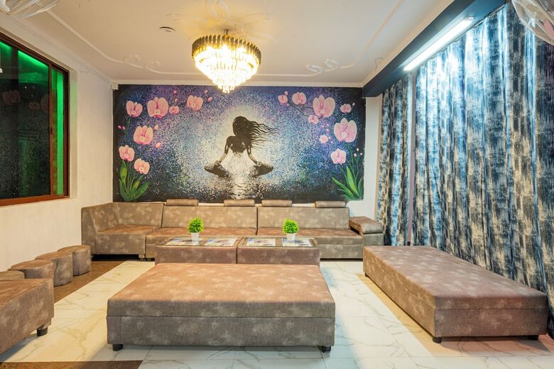 Orchid Hotel And Hostel