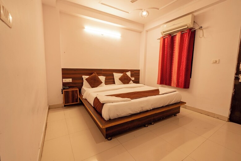 Orchid Hotel And Hostel