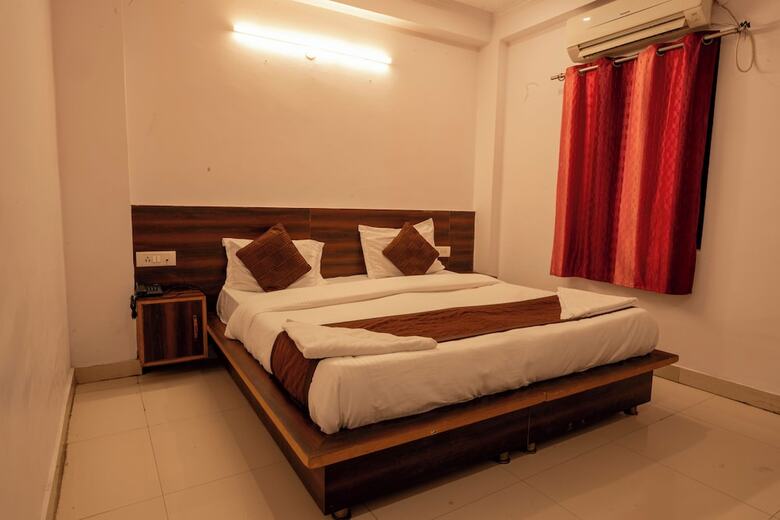 Orchid Hotel And Hostel