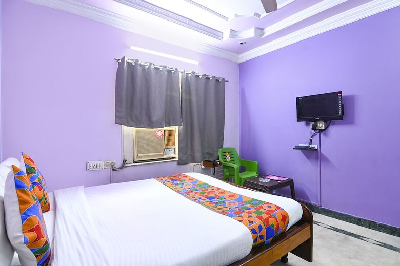 Hotel Fabexpress Karunamoyee Regency