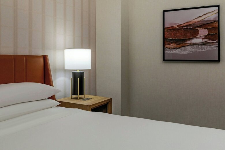 Sheraton Commander Hotel