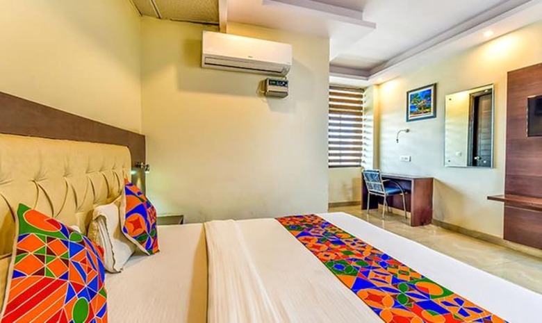 Fabhotel Sr Residency