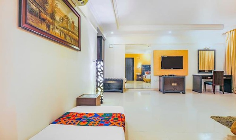 Fabhotel Anna Waddo