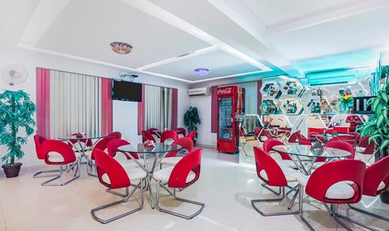Fabhotel Anna Waddo