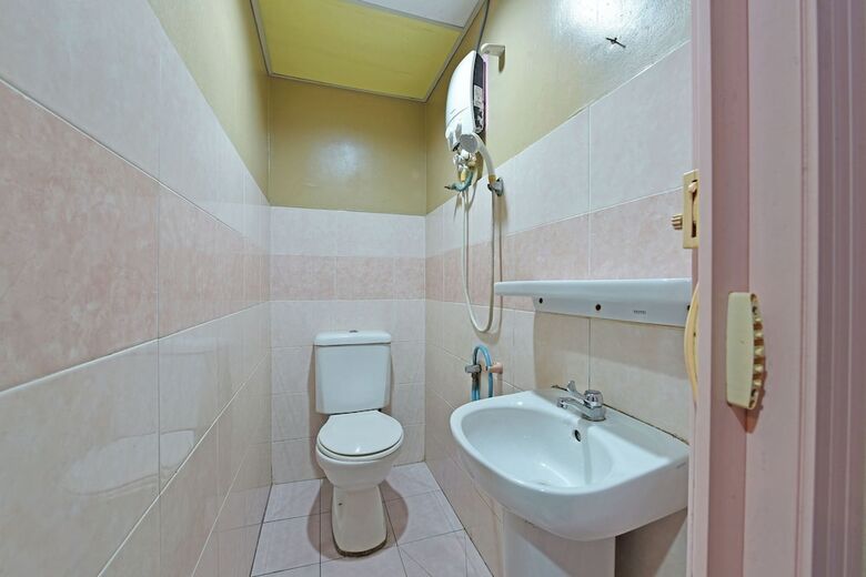 Oyo 90846 Hotel Akasia