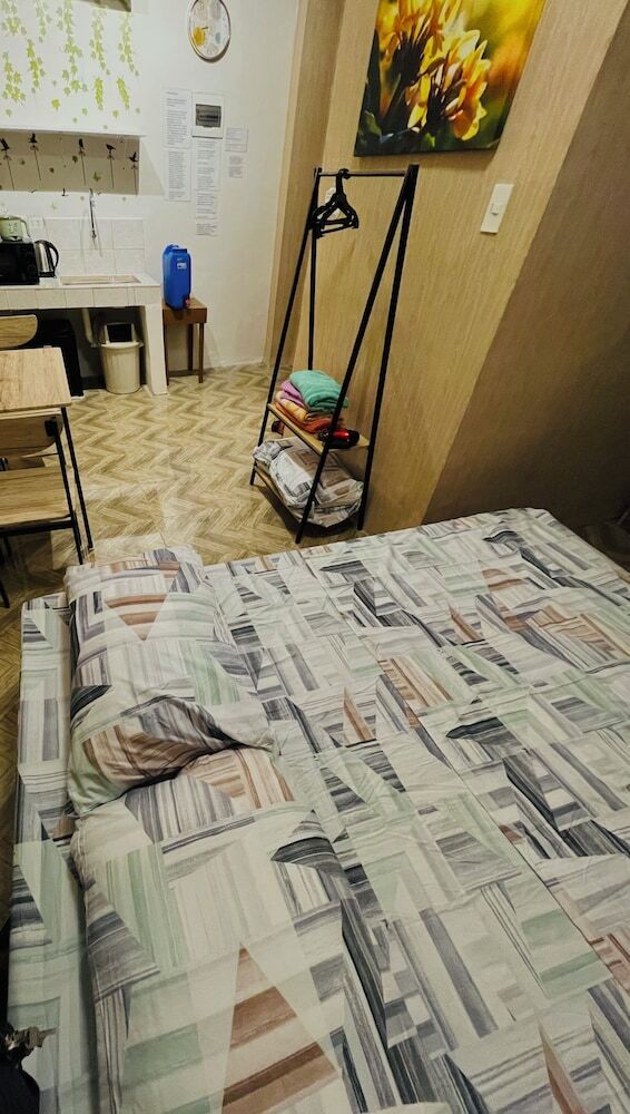 Aparthotel 83 F. Bautista St