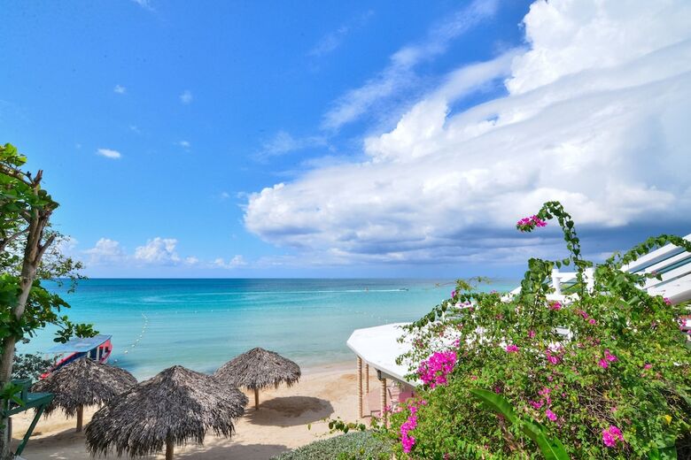 Aparthotel Beach House Condos Negril