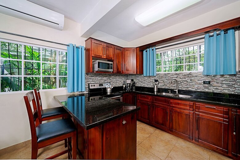 Aparthotel Beach House Condos Negril