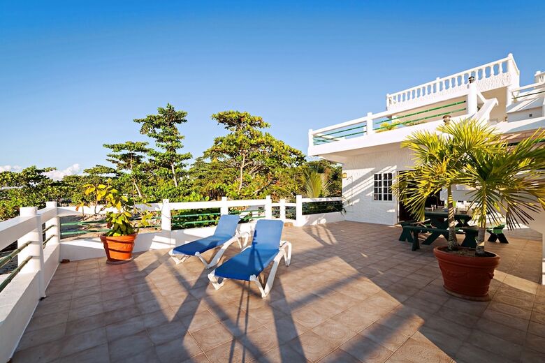 Aparthotel Beach House Condos Negril